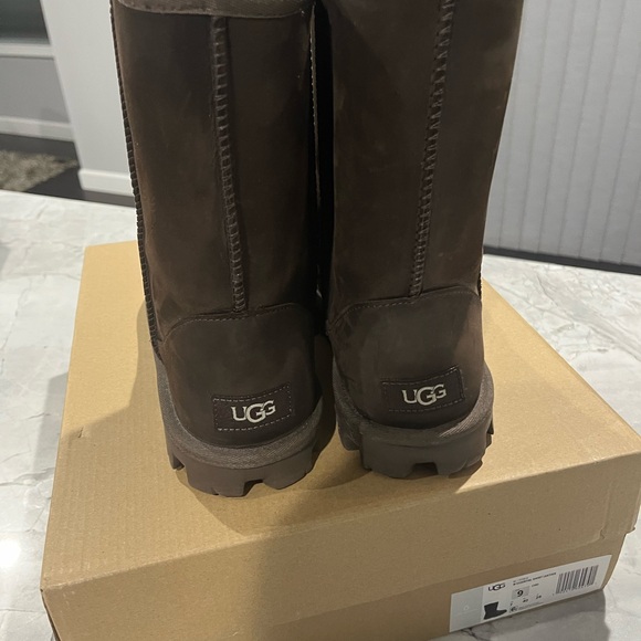 UGG Classic Short II Women’s Brown Boot - Size 9 - Picture 6 of 8